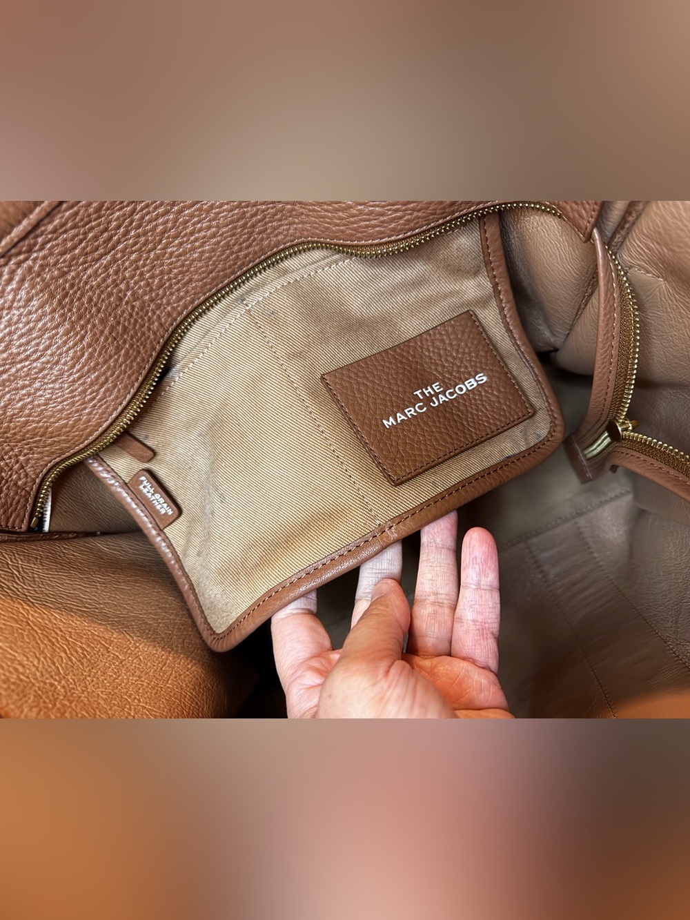 Marc Jacobs The Leather Large Tote Bag (Color: argan oil) - Picture 12 of 13